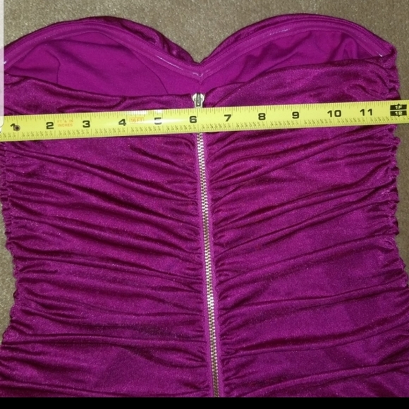 Express Ruched Strapless Top - Picture 6 of 7